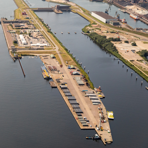 20210927_Binnenspuikanaal met Spui- en Gemaalcomplex Bron Topview Luchtfotografie.jpg