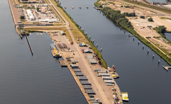 20210927_Binnenspuikanaal met Spui- en Gemaalcomplex Bron Topview Luchtfotografie.jpg