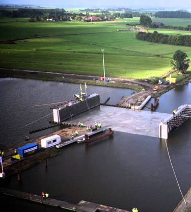 Aquaduct invaren en afzinken Leeuwarden